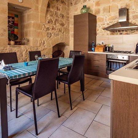 250 Yo Tal-Bambinu Boutique Farmhouse Xaghra Luaran gambar