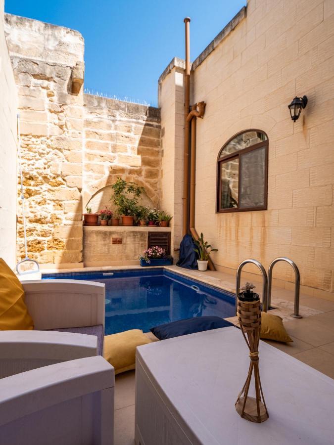 250 Yo Tal-Bambinu Boutique Farmhouse Xaghra Luaran gambar