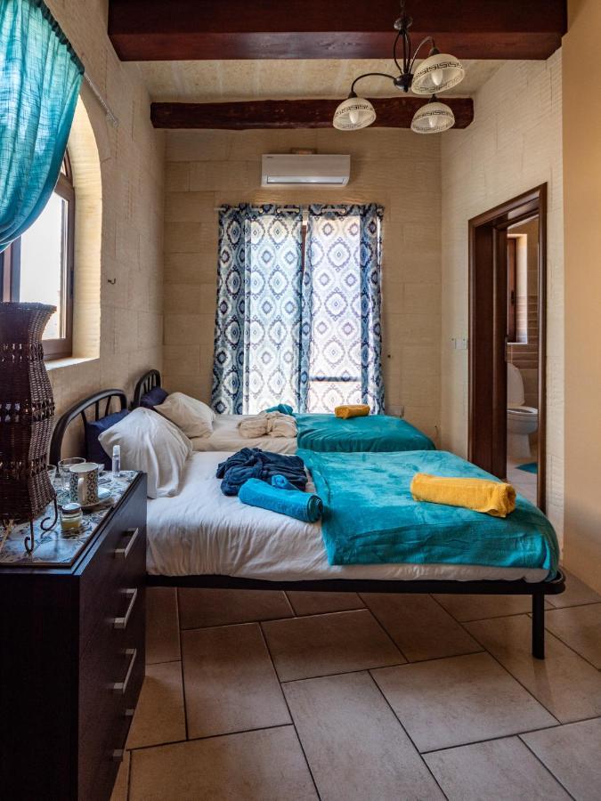250 Yo Tal-Bambinu Boutique Farmhouse Xaghra Luaran gambar