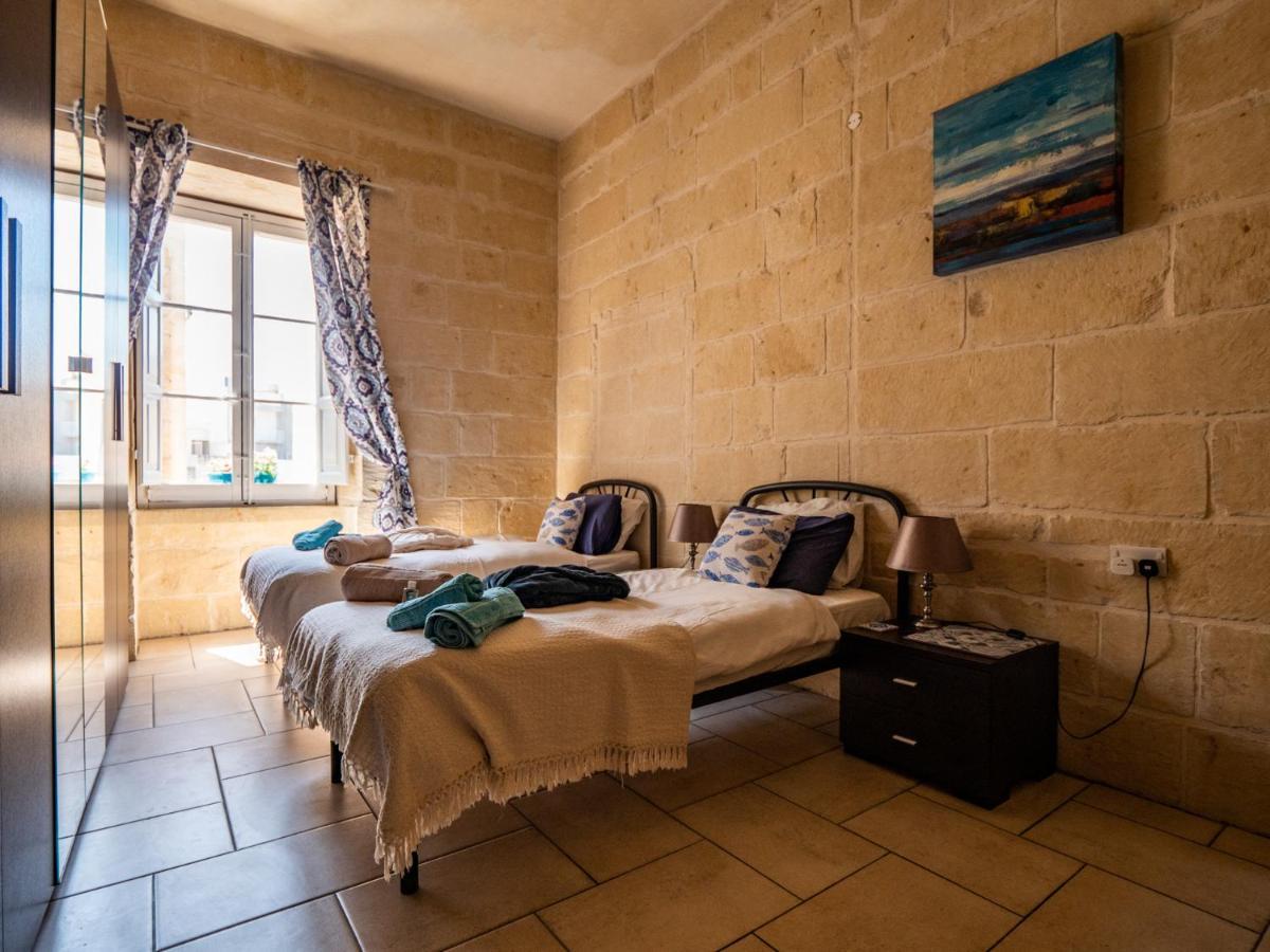 250 Yo Tal-Bambinu Boutique Farmhouse Xaghra Luaran gambar