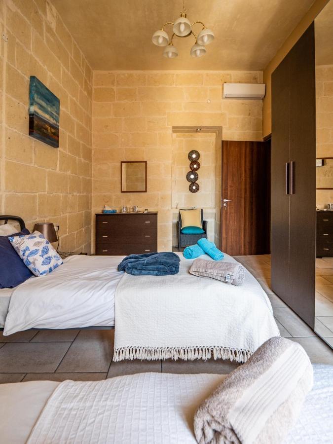 250 Yo Tal-Bambinu Boutique Farmhouse Xaghra Luaran gambar