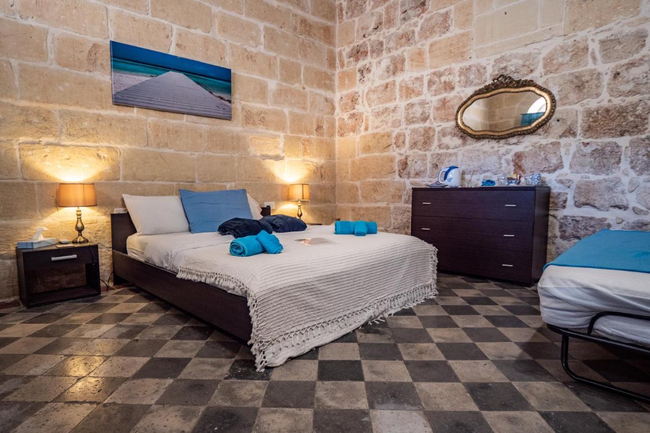 250 Yo Tal-Bambinu Boutique Farmhouse Xaghra Luaran gambar