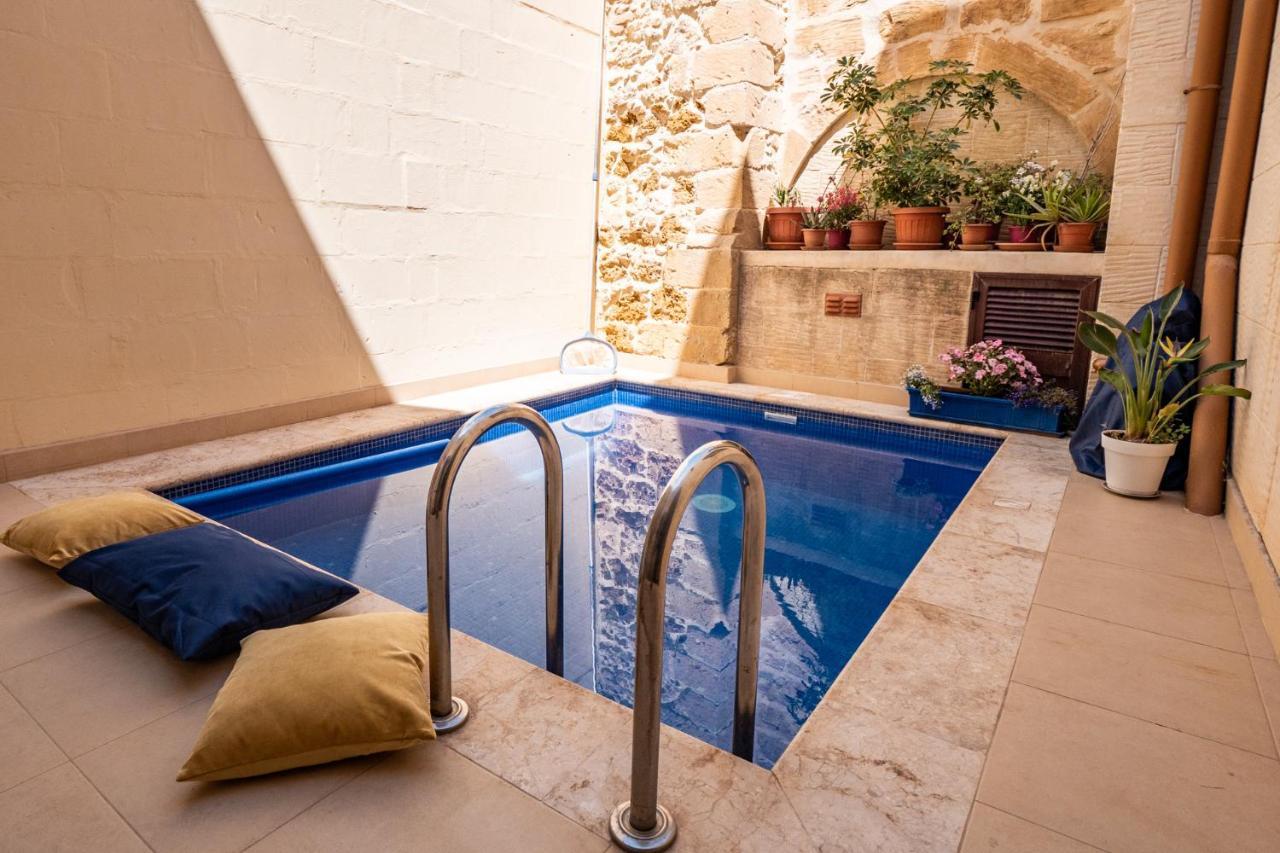 250 Yo Tal-Bambinu Boutique Farmhouse Xaghra Luaran gambar