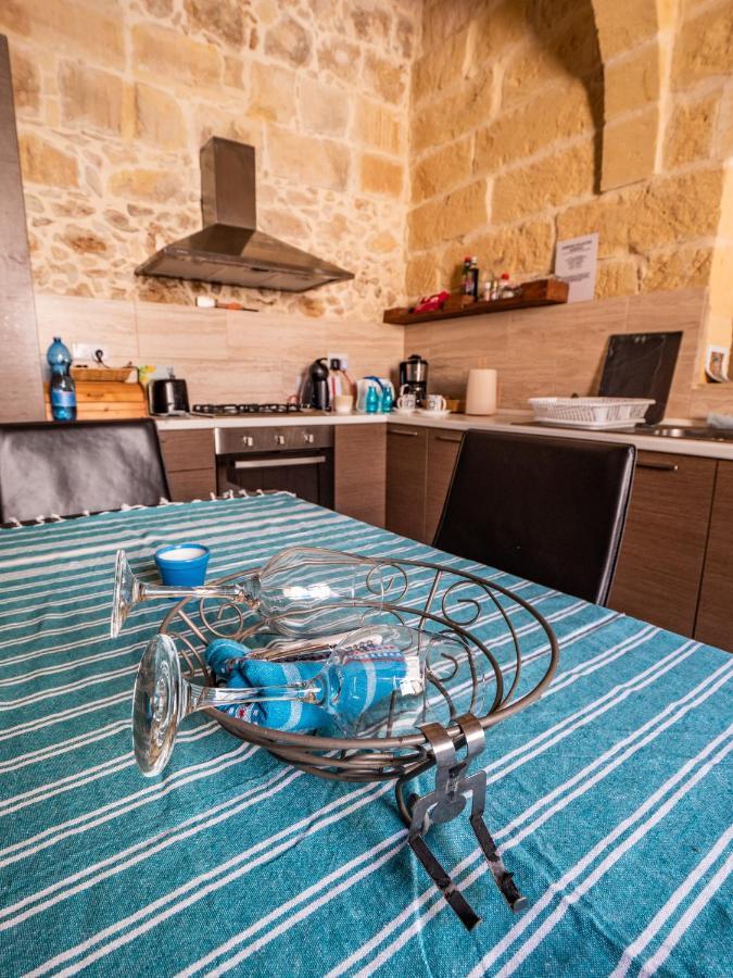 250 Yo Tal-Bambinu Boutique Farmhouse Xaghra Luaran gambar